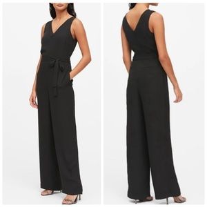 Banana Republic black sleeveless jumpsuit with pockets, size 6